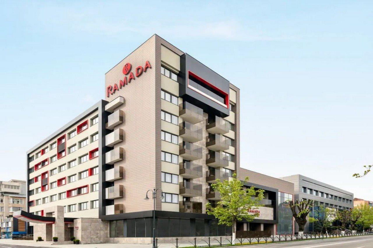 Ramada By Wyndham Ramnicu Valcea Hotel Bagian luar foto