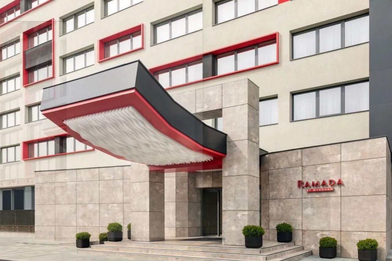 Ramada By Wyndham Ramnicu Valcea Hotel Bagian luar foto