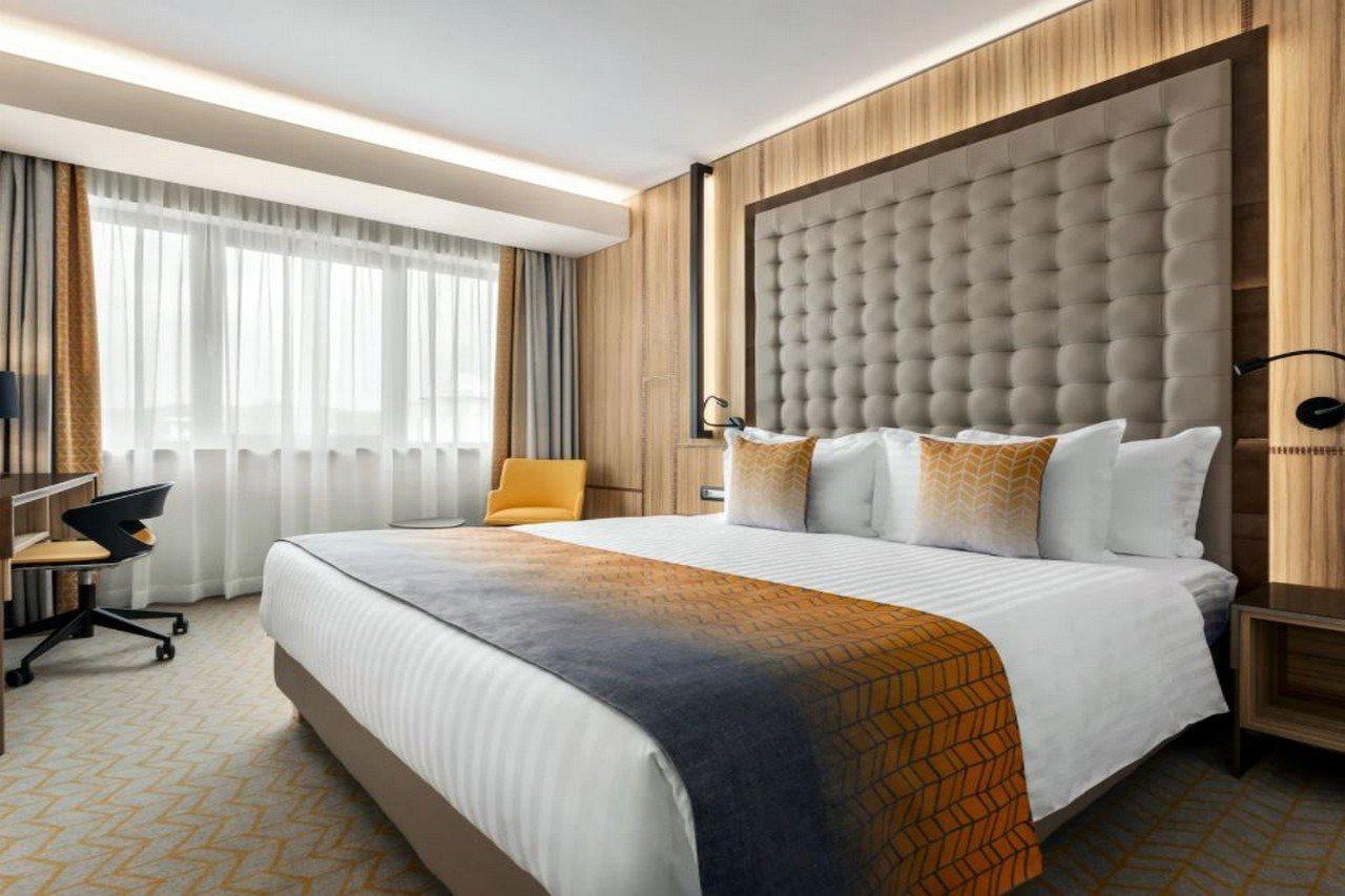 Ramada By Wyndham Ramnicu Valcea Hotel Bagian luar foto