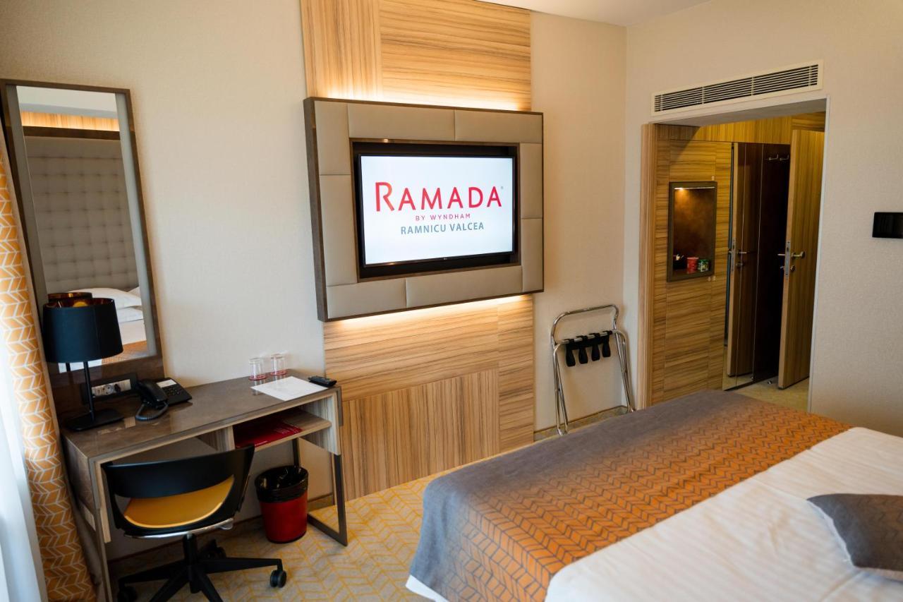 Ramada By Wyndham Ramnicu Valcea Hotel Bagian luar foto