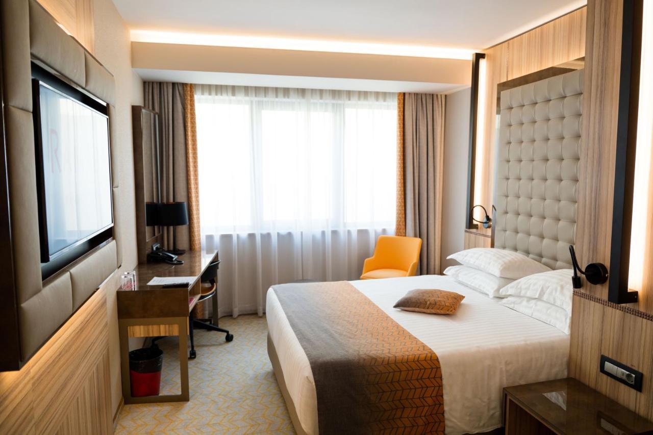 Ramada By Wyndham Ramnicu Valcea Hotel Bagian luar foto