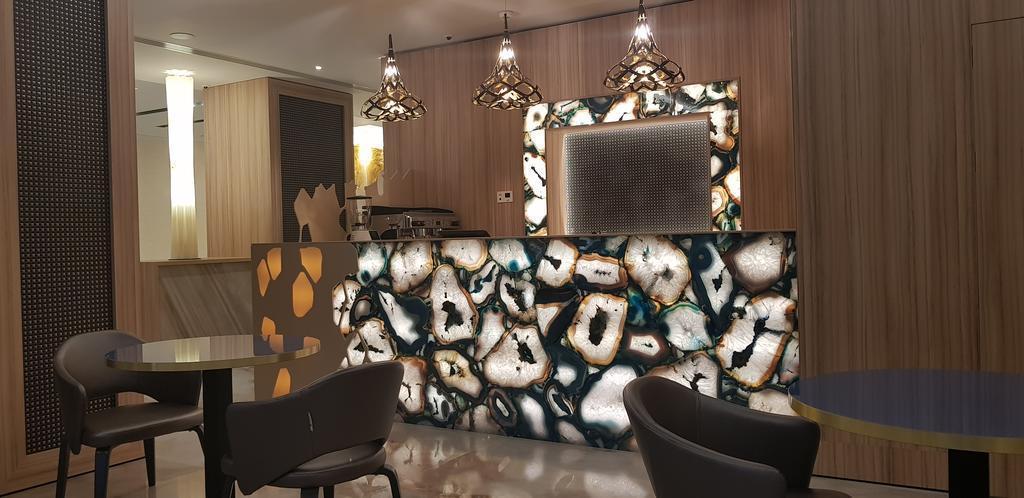 Ramada By Wyndham Ramnicu Valcea Hotel Bagian luar foto