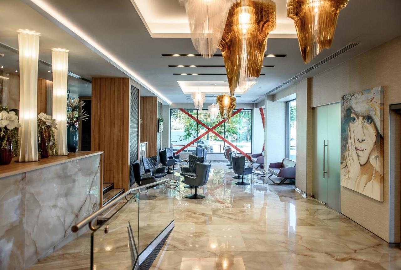 Ramada By Wyndham Ramnicu Valcea Hotel Bagian luar foto