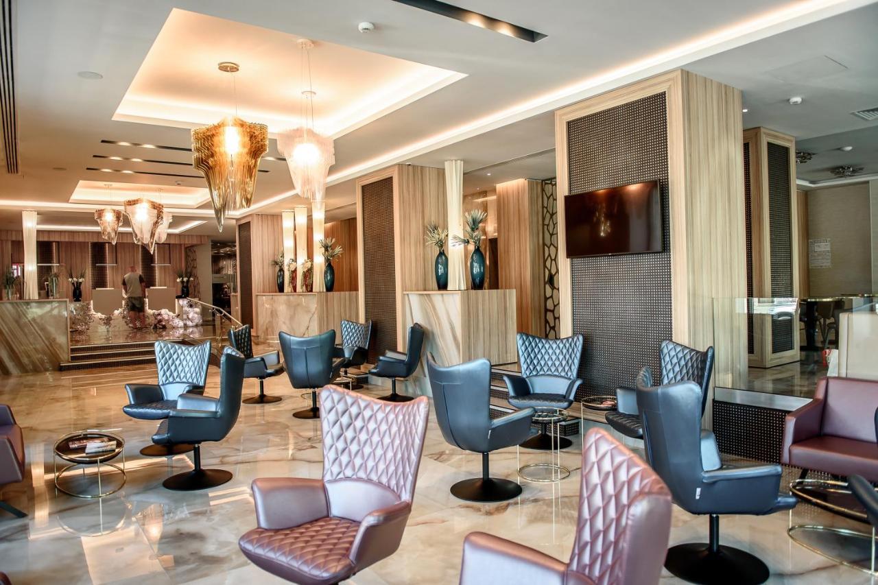 Ramada By Wyndham Ramnicu Valcea Hotel Bagian luar foto