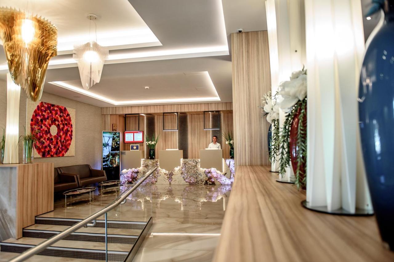 Ramada By Wyndham Ramnicu Valcea Hotel Bagian luar foto