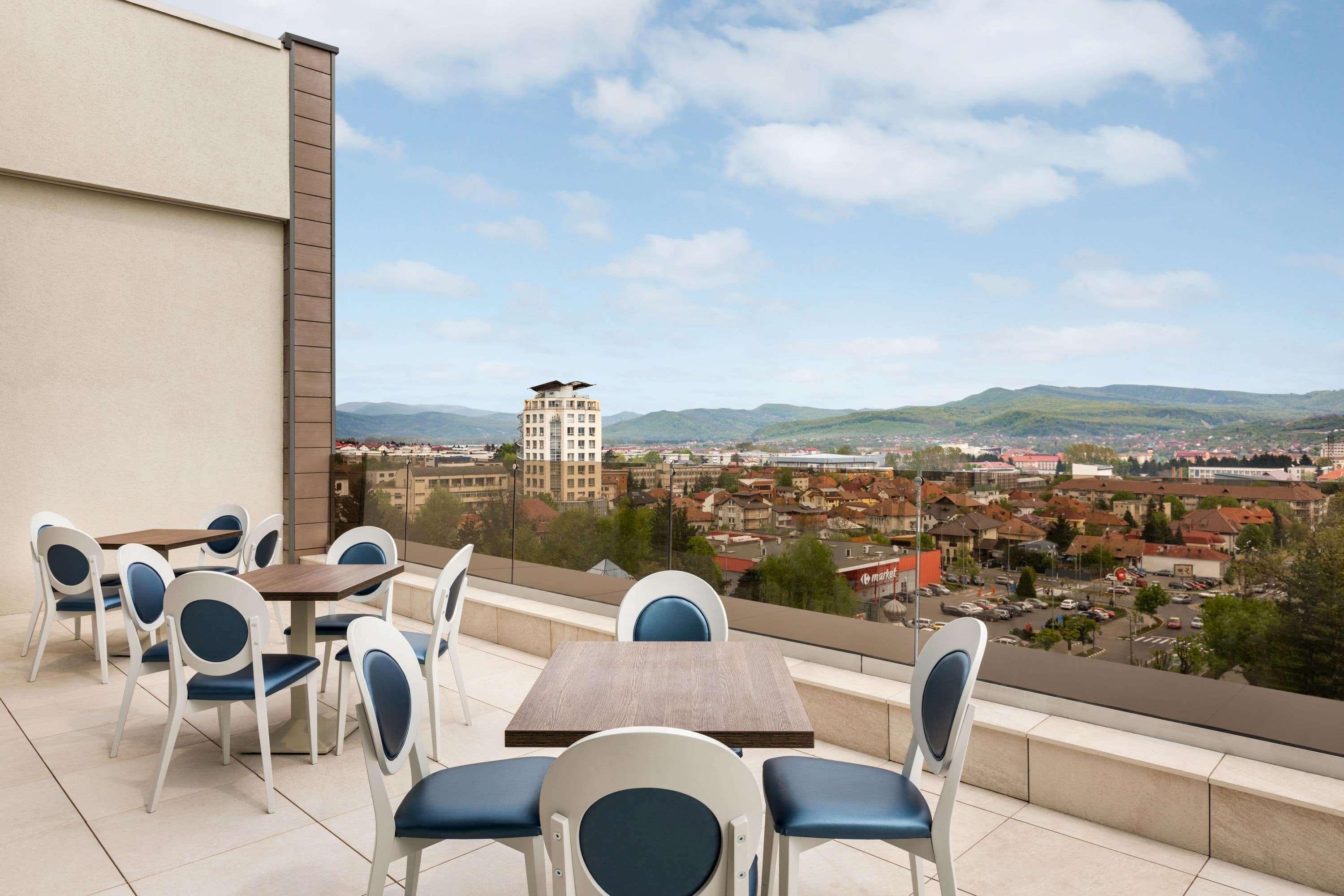 Ramada By Wyndham Ramnicu Valcea Hotel Bagian luar foto