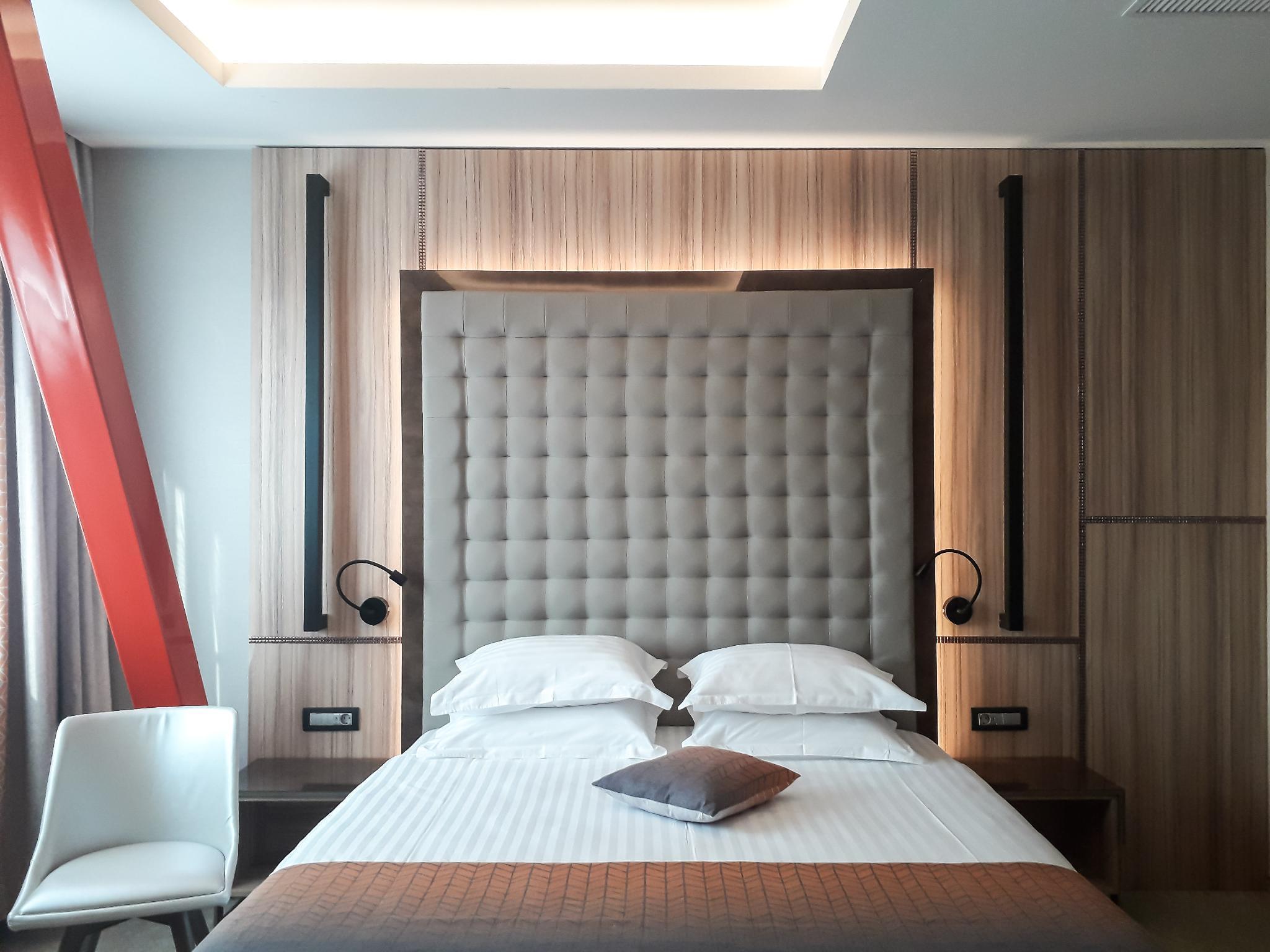Ramada By Wyndham Ramnicu Valcea Hotel Bagian luar foto