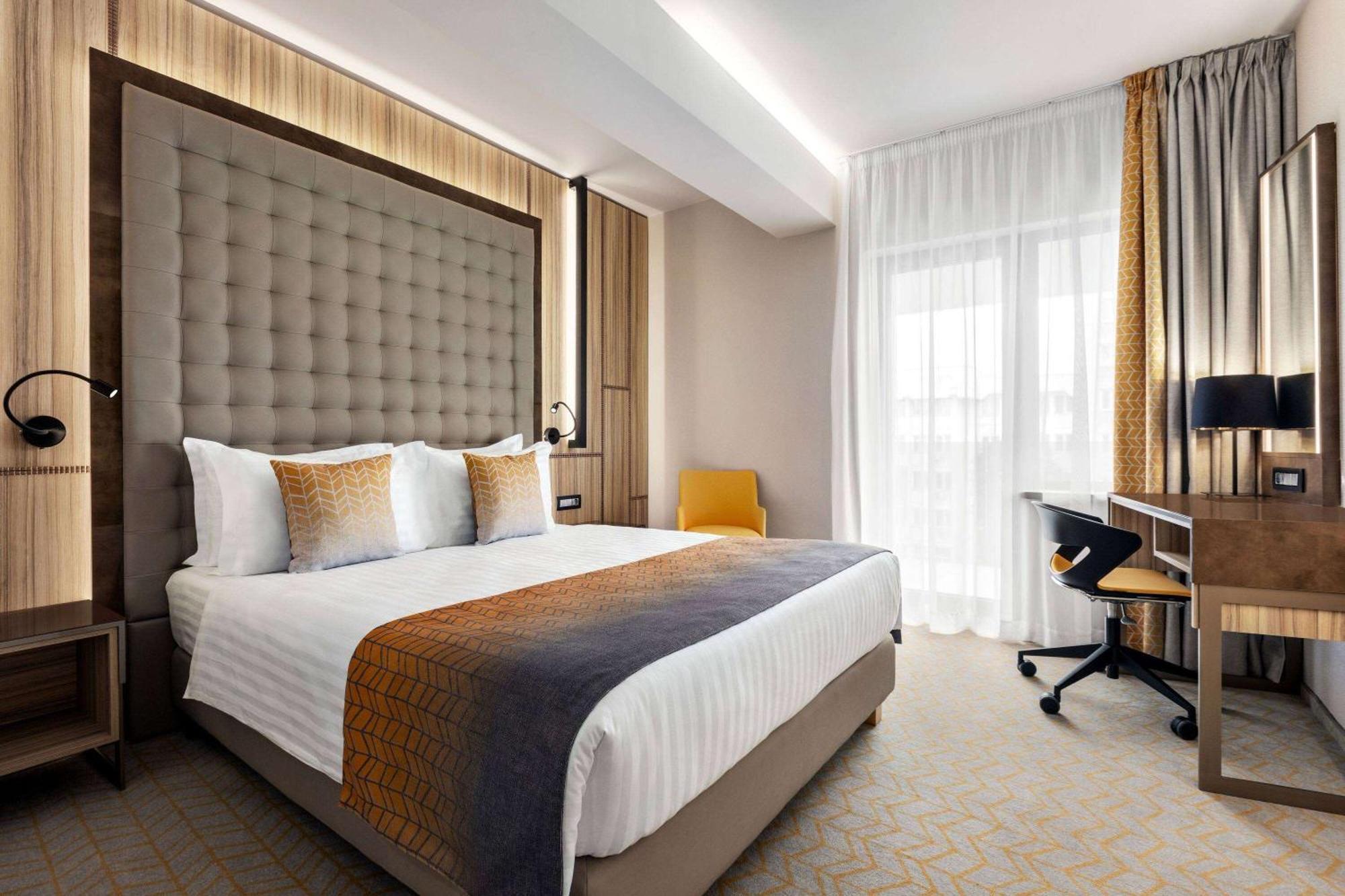 Ramada By Wyndham Ramnicu Valcea Hotel Bagian luar foto